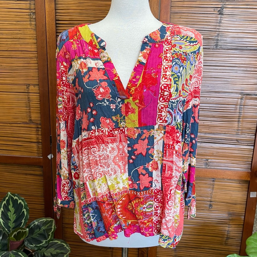 So cute 2x multi colored blouse. Fits 1x-2x
